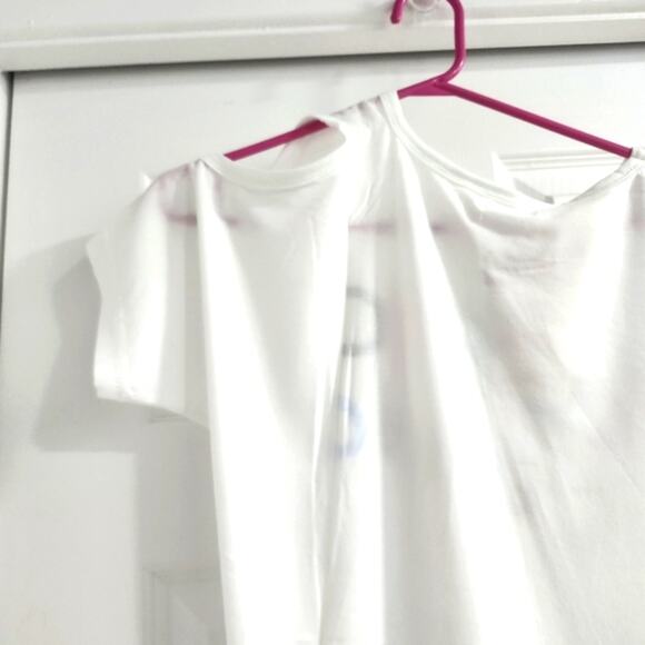 ❤️NWT❤️ Women's White Tee with Colorful Print - Picture 8 of 8